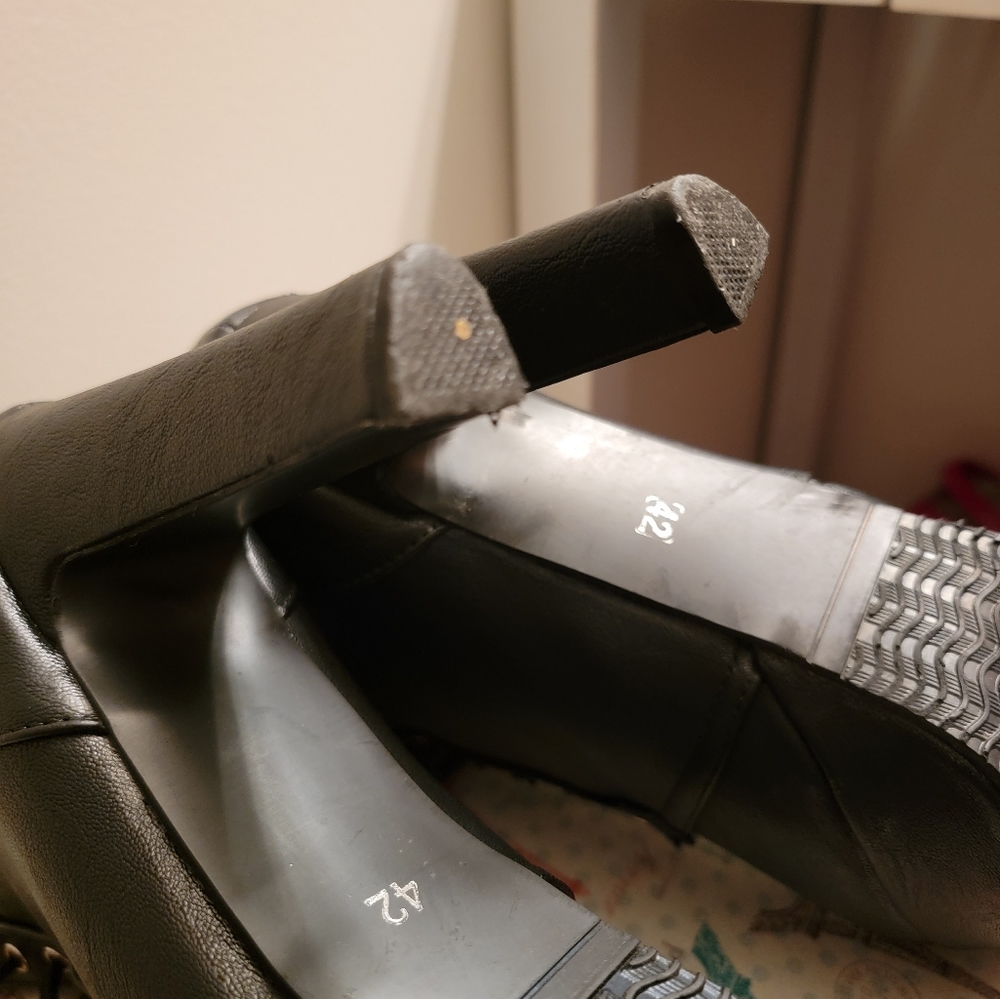 Tall ankle boots (black, and cream) - Picture 14 of 16